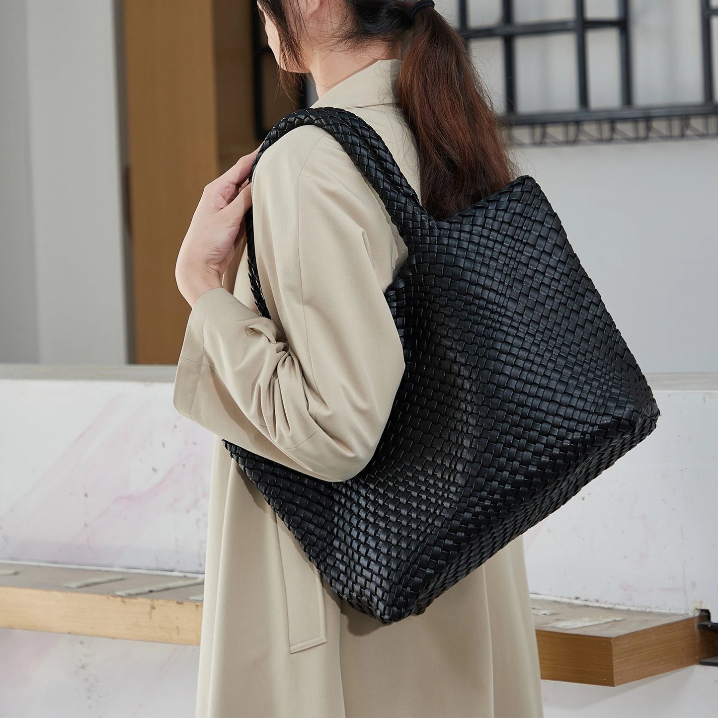 Women’s Vegan Leather Shoulder Tote Bag for Travel & Beach